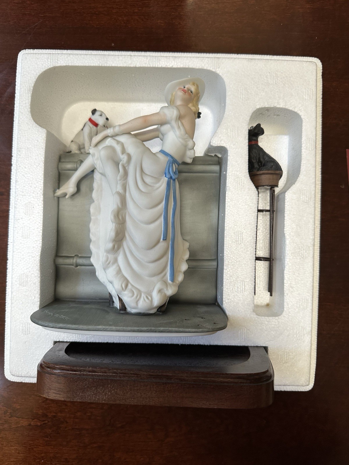 Louis Icart 1936 Au Bar Figurine Heirloom Tradition H2005 Collectible Woman Dogs