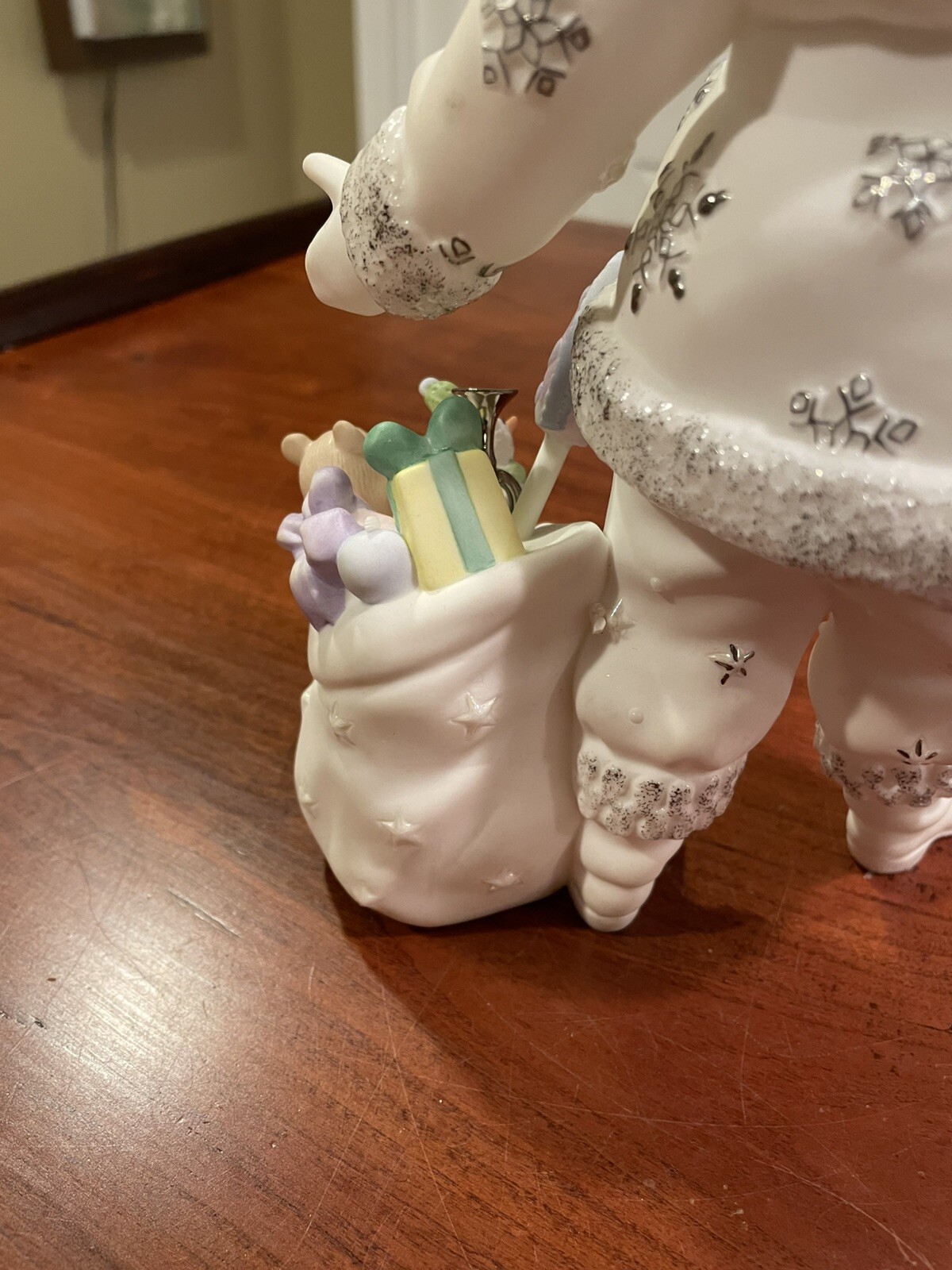 Lenox Platinum Classics – Santa’s Christmas Magic 9” Tall