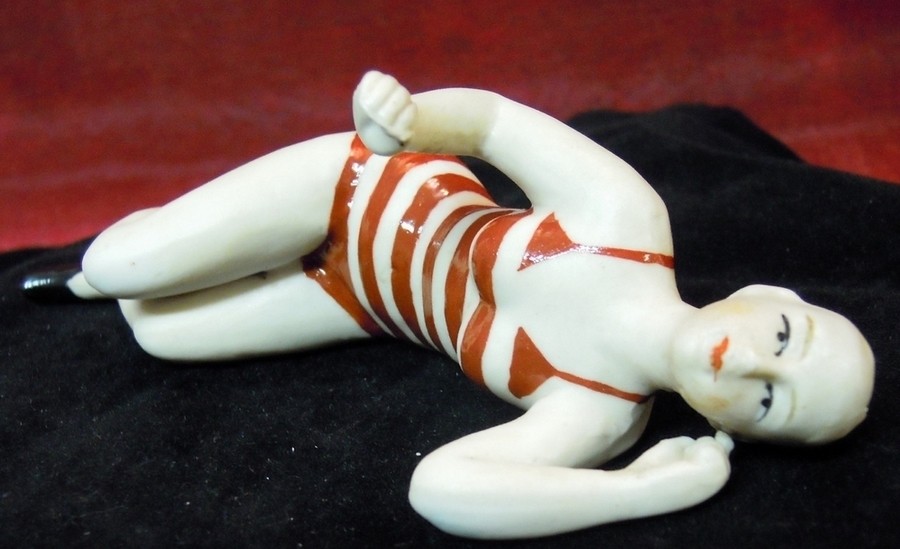 Sexy Art Deco-German Style Art Nouveau Porcela Pin-up Swimmer Figurine