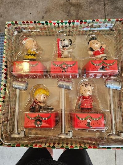 Hallmark Peanuts Gang Christmas Dance Party figurines – Snoopy, Charlie Brown,