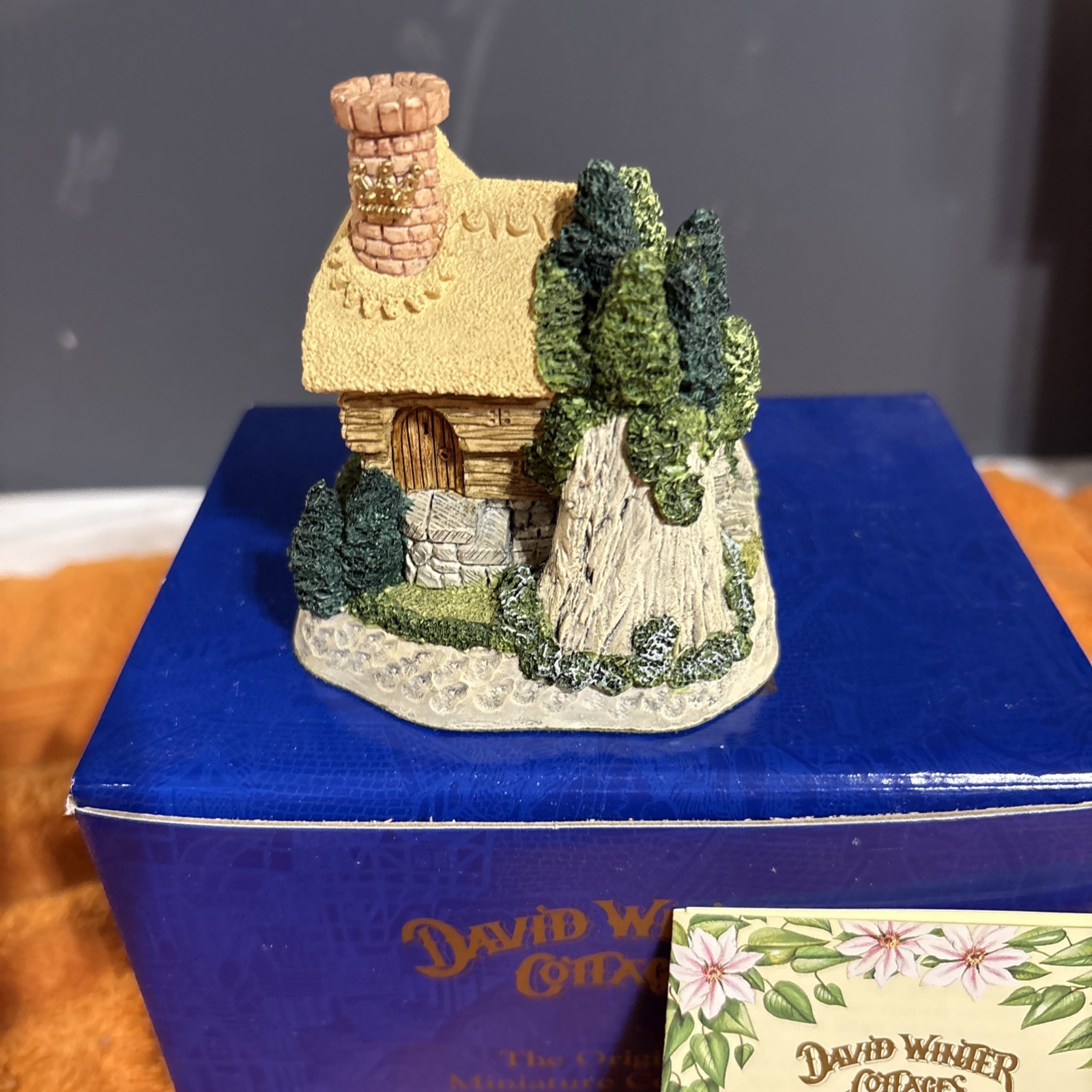 6-5-David Winter Vintage 1995 Cottages Sherwood Forest King Richards Bower