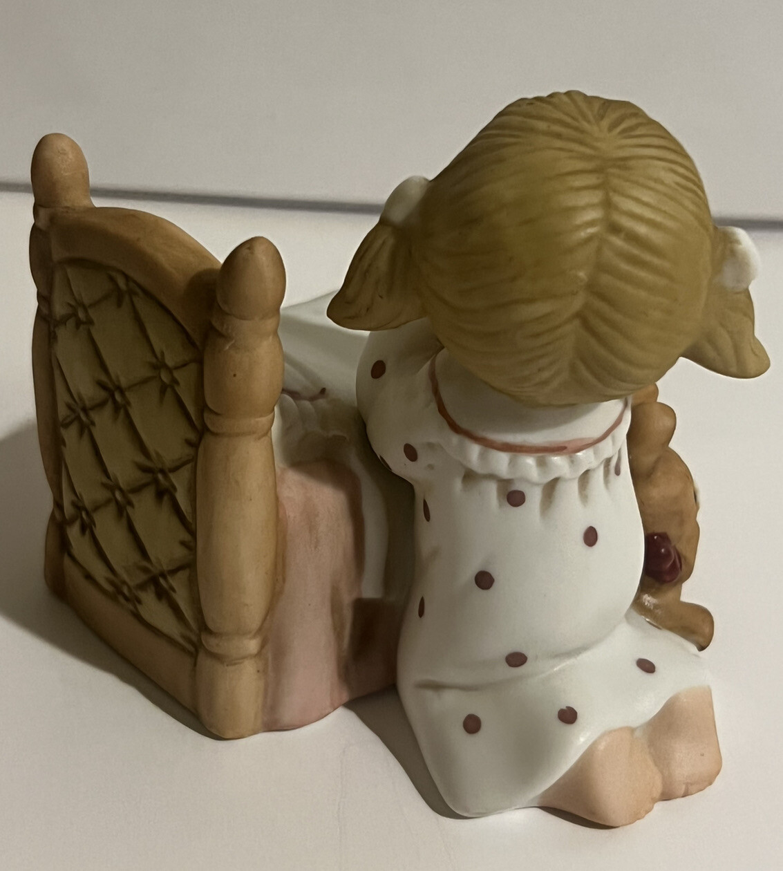 Homco Vintage Praying Girl Ceramic Figure Kneeling at the Bed Thailand #1420