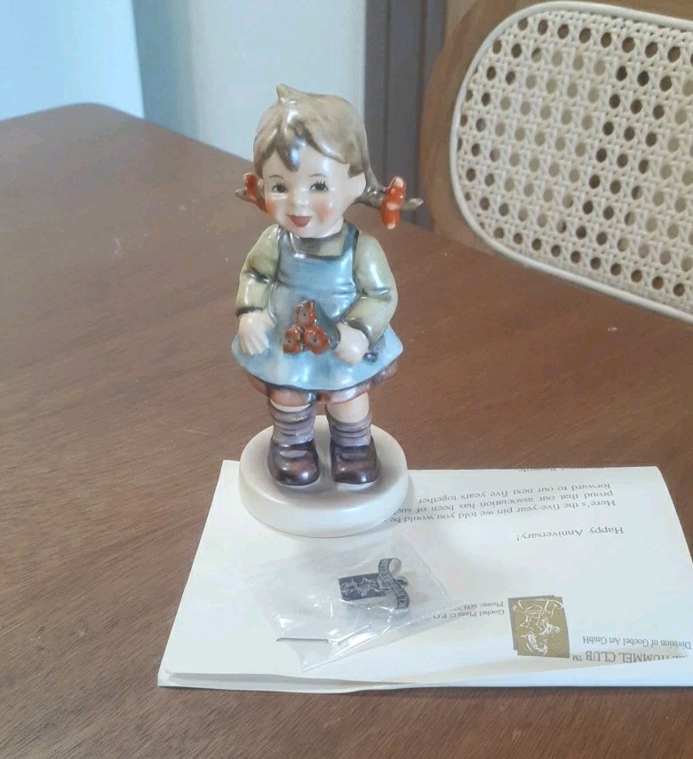 Goebel Hummel Figurine Flower Girl 240 Exclusive 5 Year Anniversary With Pin