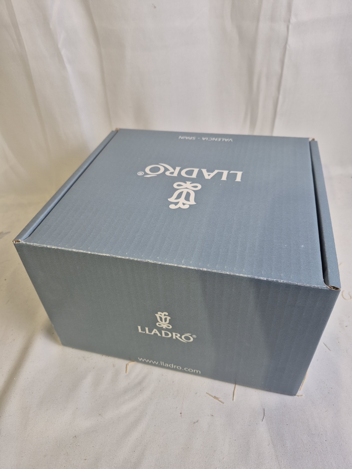 Vintage Lladro Nao Spain #1045 Puppy’s Birthday Girl with Cake Dog 7.5″ W/ Box