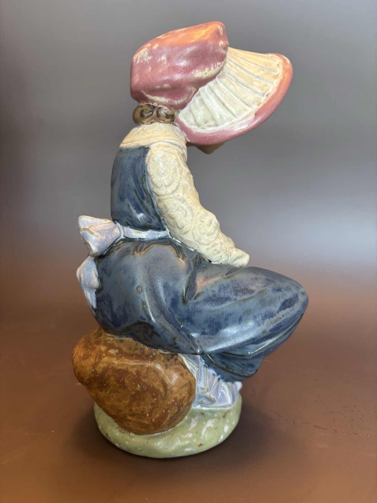 Lladro 2155 Cansadita “Dozing” Girl with Book 1985 Mint