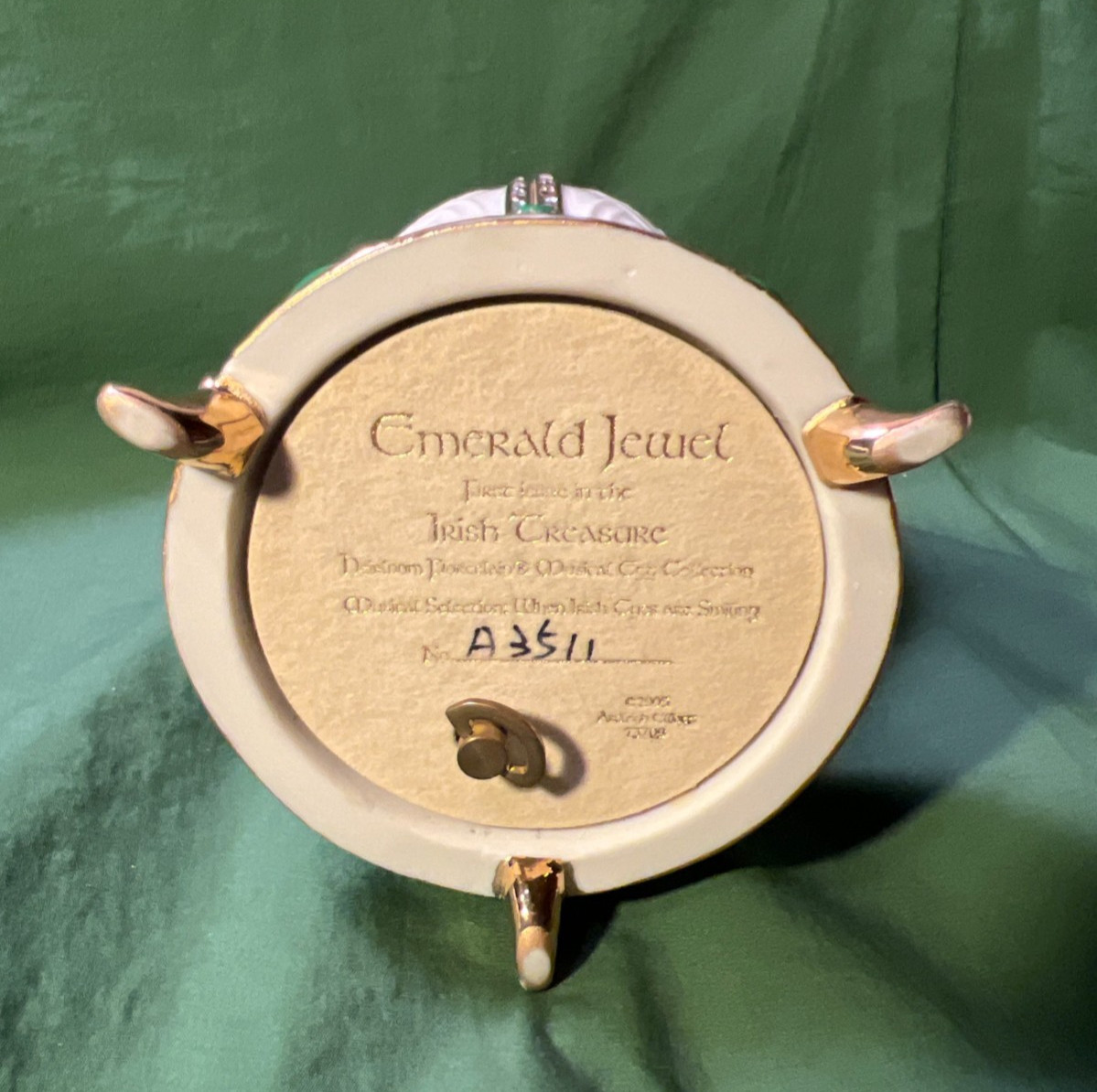 Irish Treasure Emerald Jewel Porcelain Musical Egg Crystals, 22K Plated Claddagh