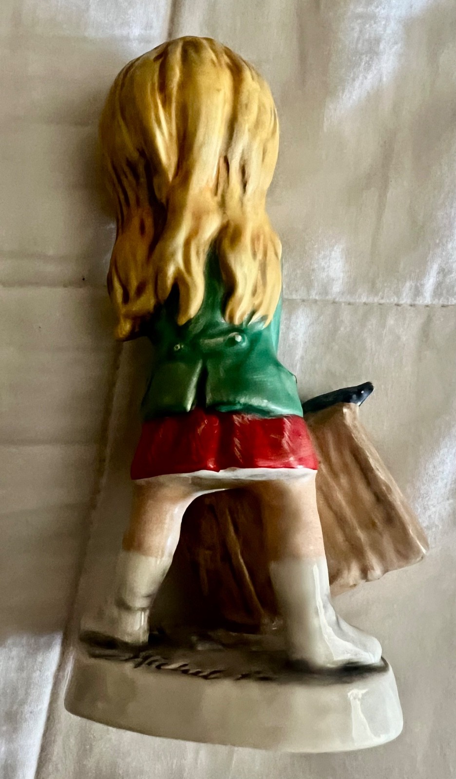 Goebel Little Girl Traveler Figurine Made West Germany 5 3/4″ 1977 by Michel T