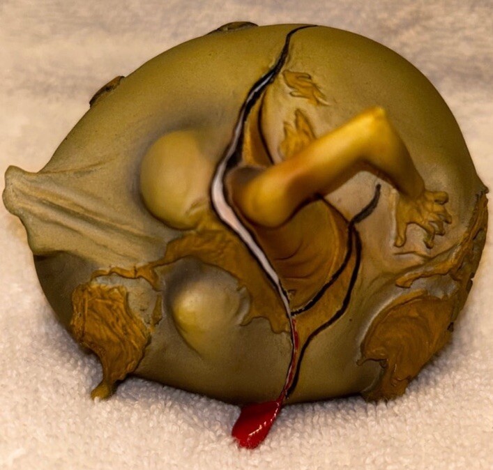 Salvador Dali egg figurine Enfant Geopolitique