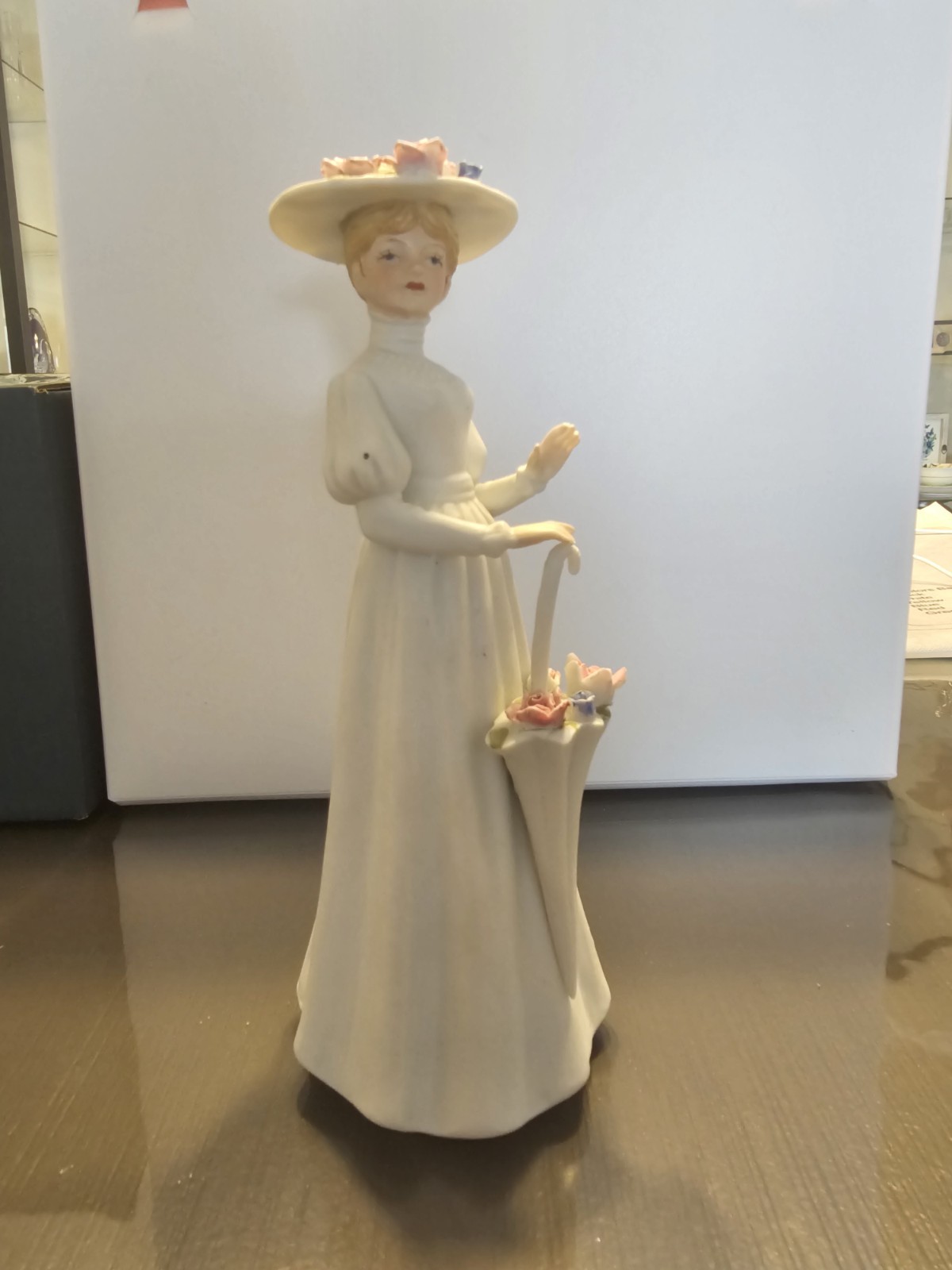 Enesco Elegant Lady figurine, Model #E9009, 1979. All 10 Fingers Are There!