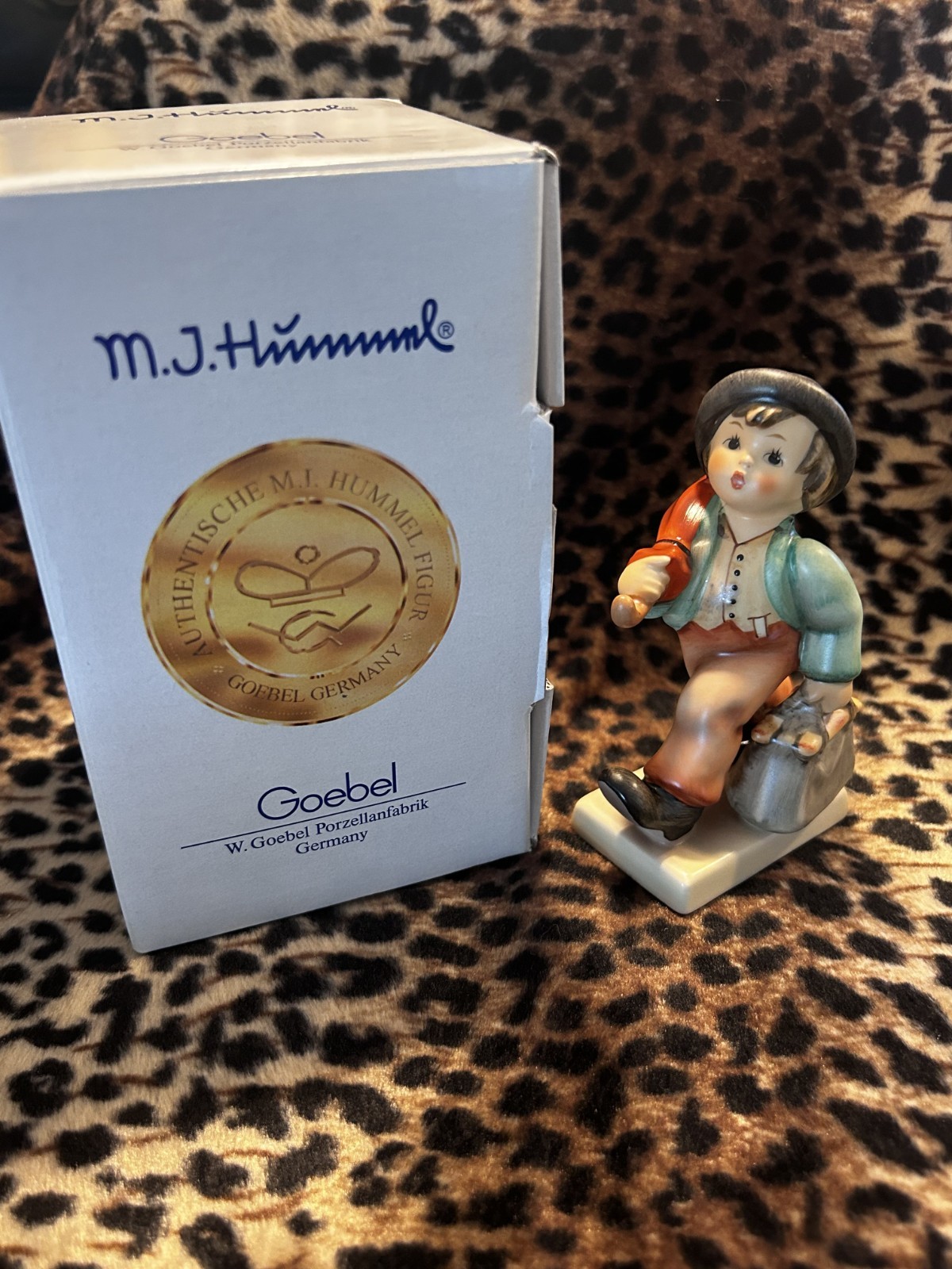 Hummel Goebel Merry Wanderer Figurine – 1935 LEIPZIG FAIR COMMEMORATIVE