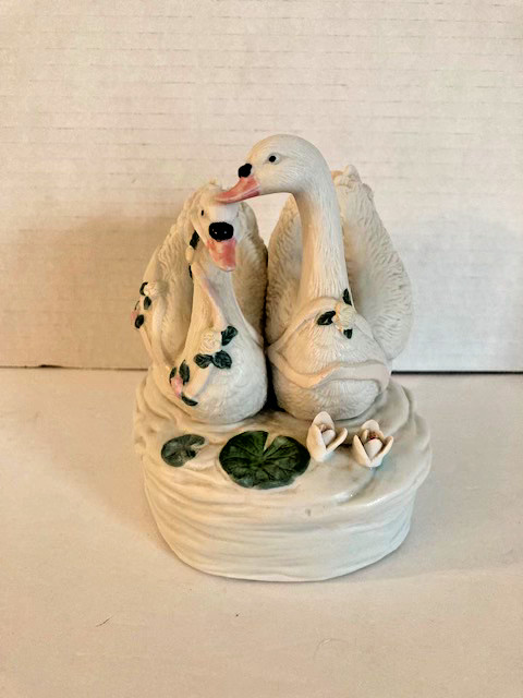 San Francisco Music Box Company Kissing Swans Lake Music Box Working