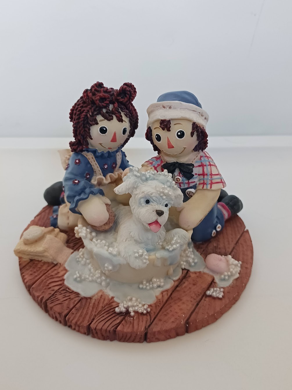 Enesco Raggedy Ann and Andy figurine – Bathing Fido