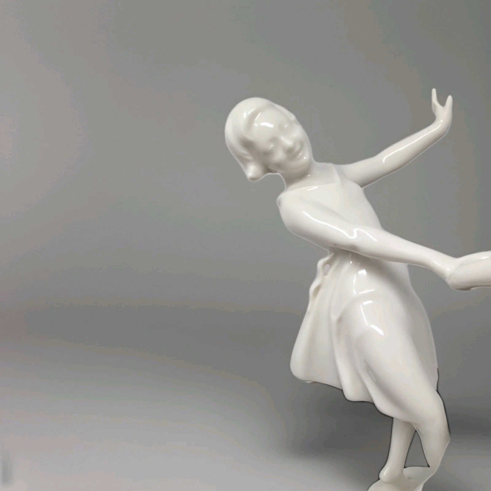 Hutschenreuther Selb DANCING GIRLS FIGURINE Kunstabteilung 1177/w Porcelain Mint