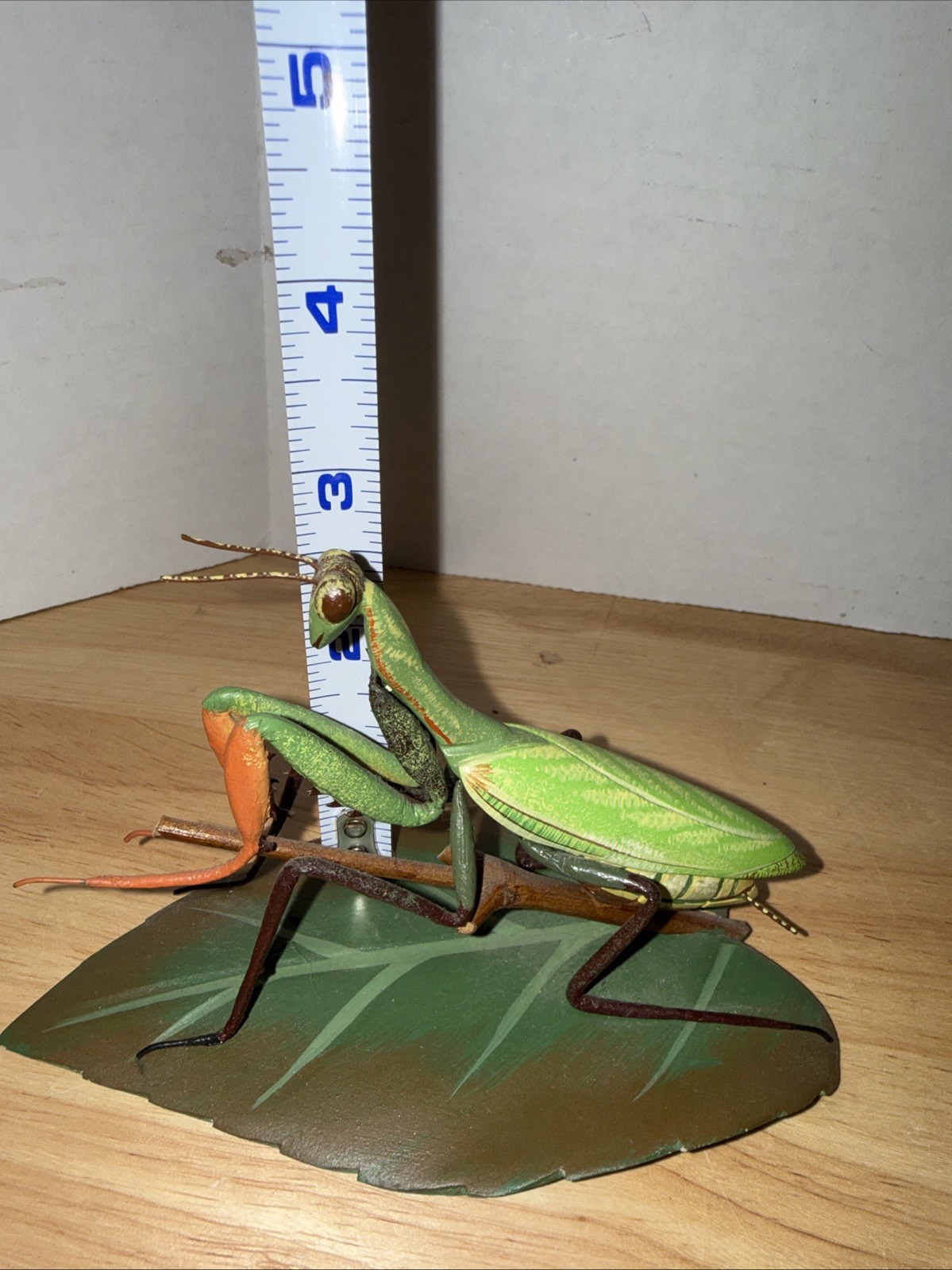 Bugs by Nature Crafts Inc USA Praying Mantis Hand Carved Hand Painted Lifelike