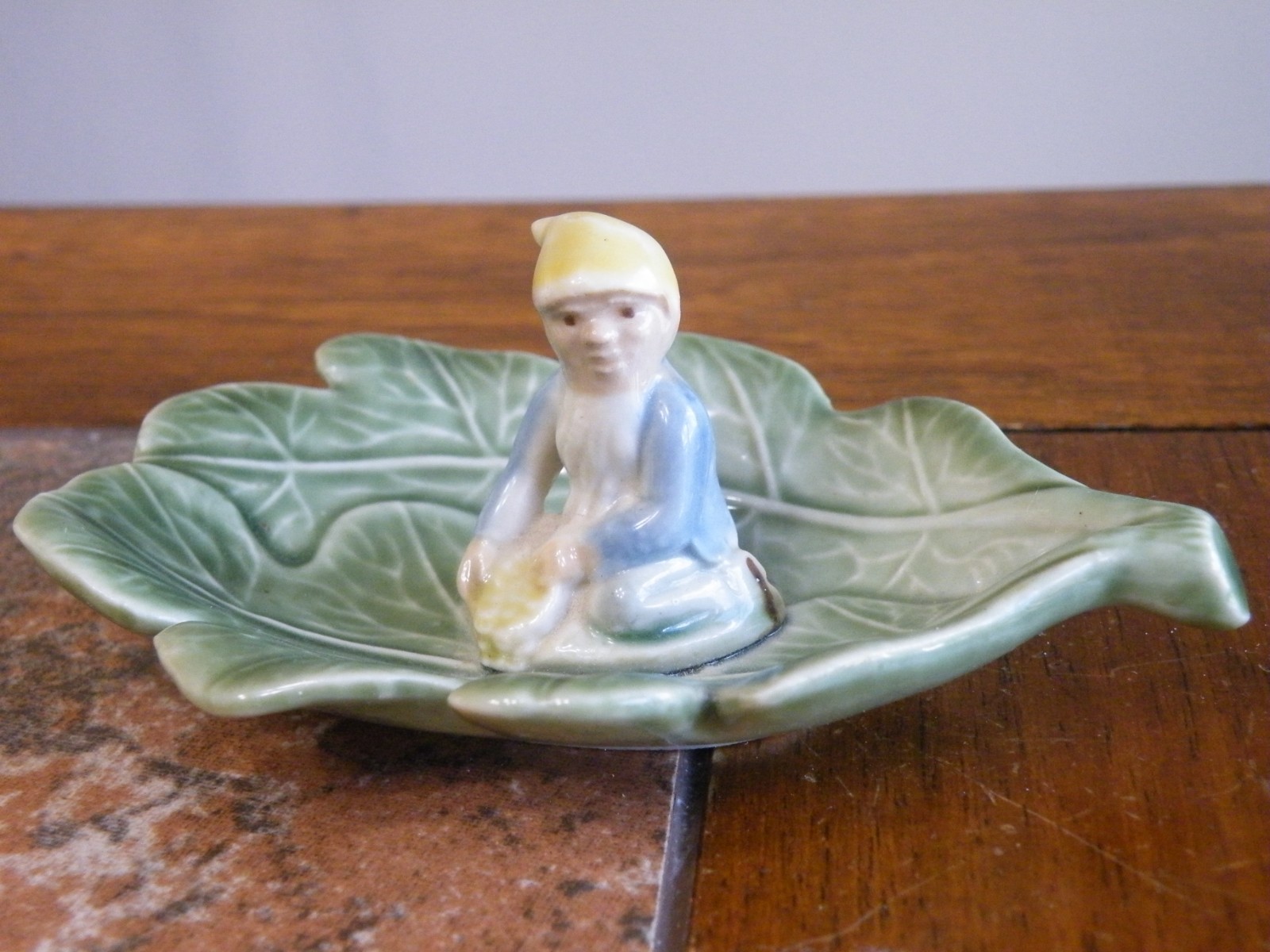 Vintage SHAMROCK Pottery LEPRECHAUN ON LEAF Irish TRINKET Dish IRELAND Free Ship