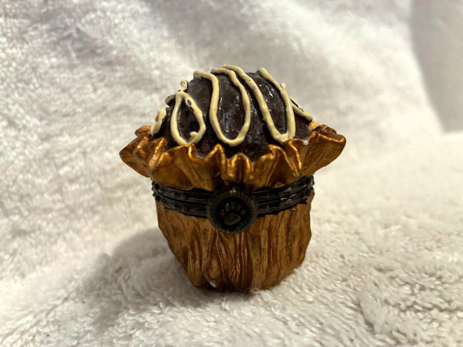 Boyds Bears Treasure Box Lovie’s Truffle 2″ t x 1 3/4″ x 1 3/4″