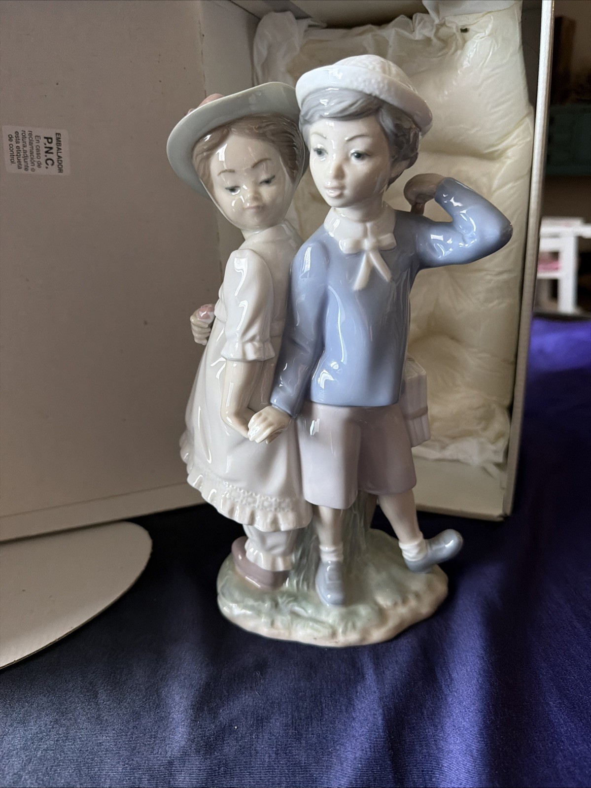 Lladró Porcelain Figurine Children Boy Girl Holding Hands