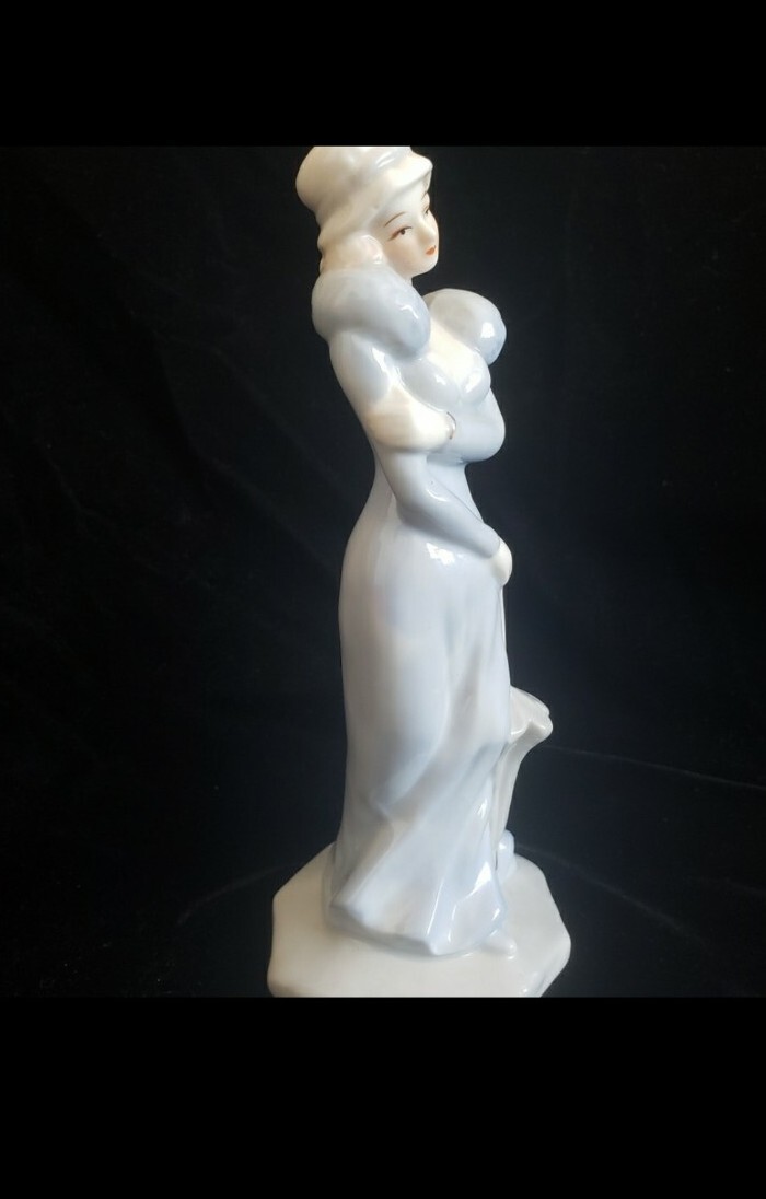 Porcelain Retro Style Dressed Nice Elegant Lady Figurine