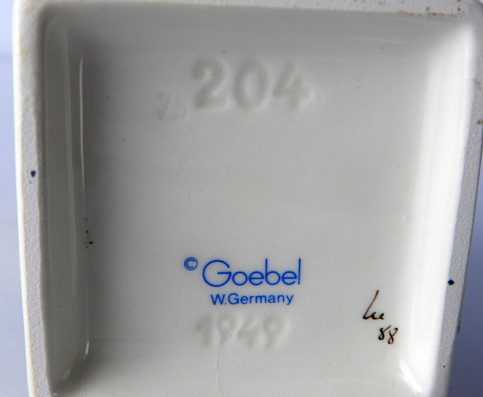 Goebel Hummel 1949 Weary Wanderer #204 Girl Porcelain Figurine W Germany
