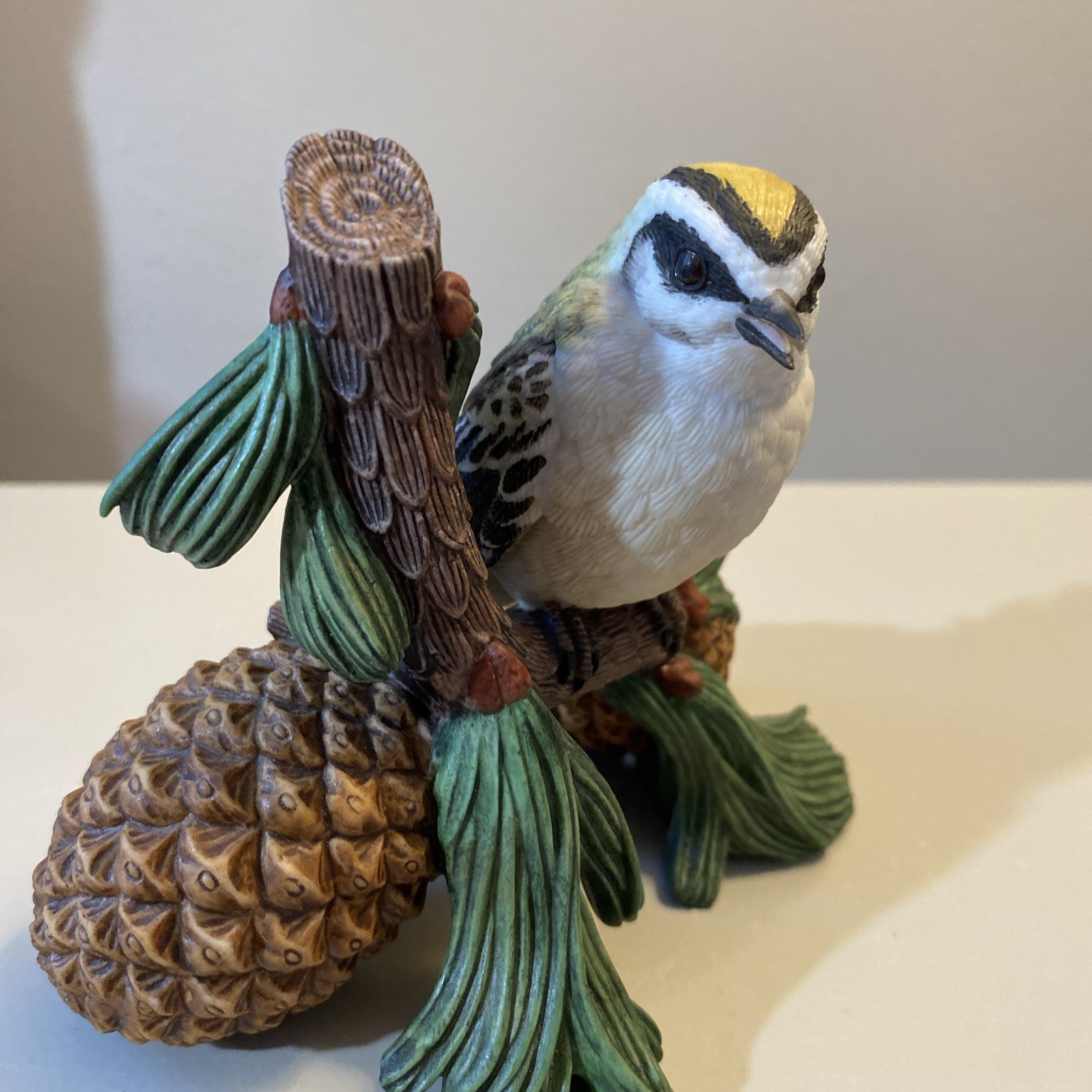 Lenox Garden Birds Figurines Female Kinglet 1995 Taiwan Pinecone Branch