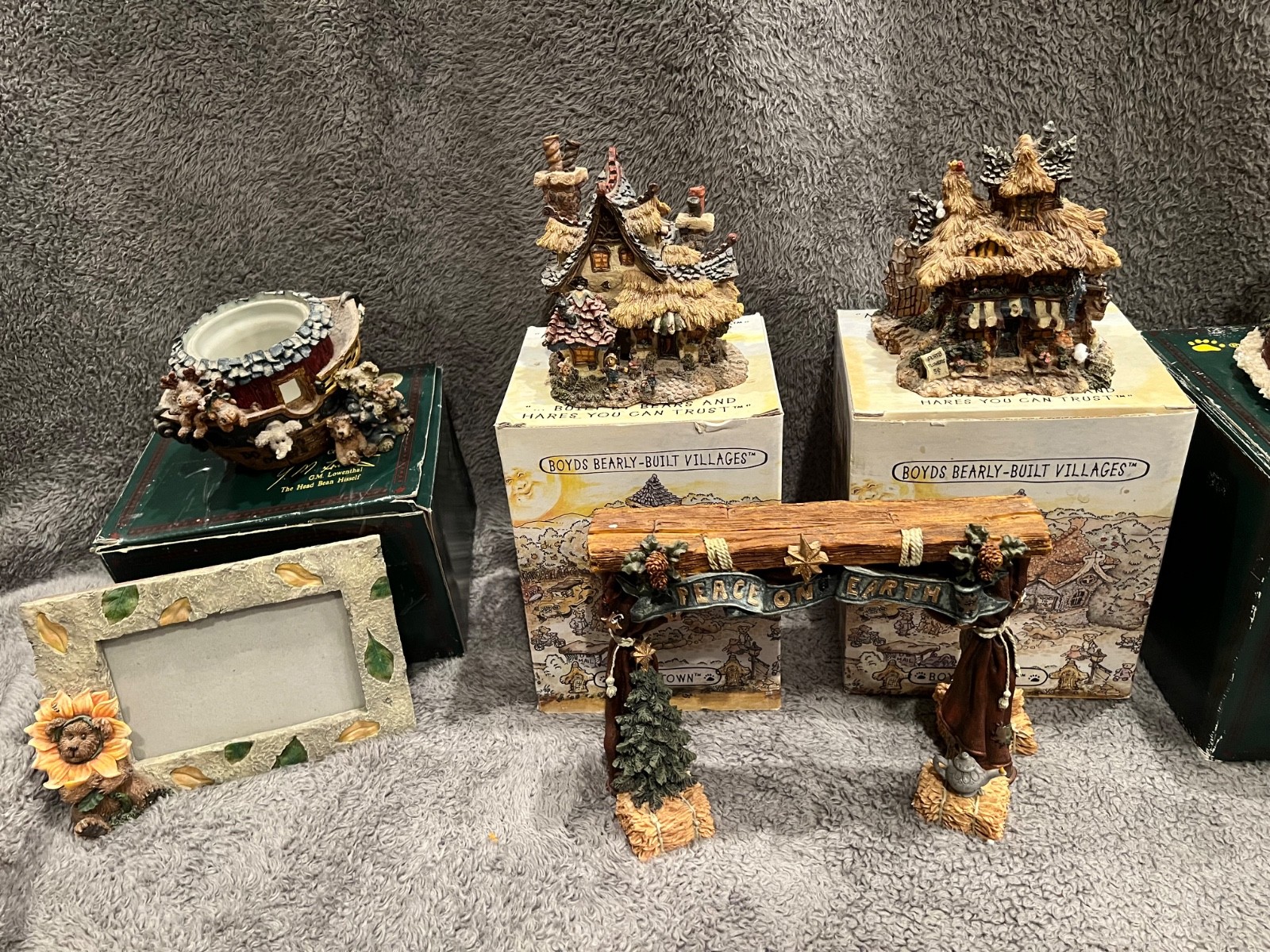 boyds bears resin lot in original boxes. None of them are broken, but dusty.