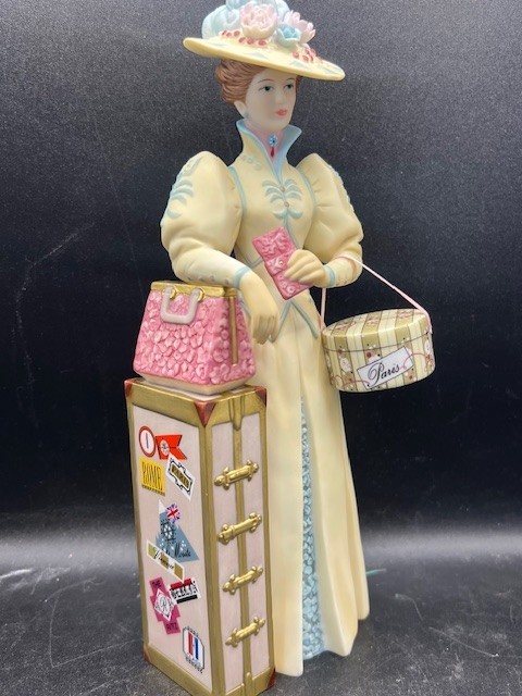 2002 Avon Mrs. Albee Award President’s Club Figurine 10″ Tall Very Good Cond.