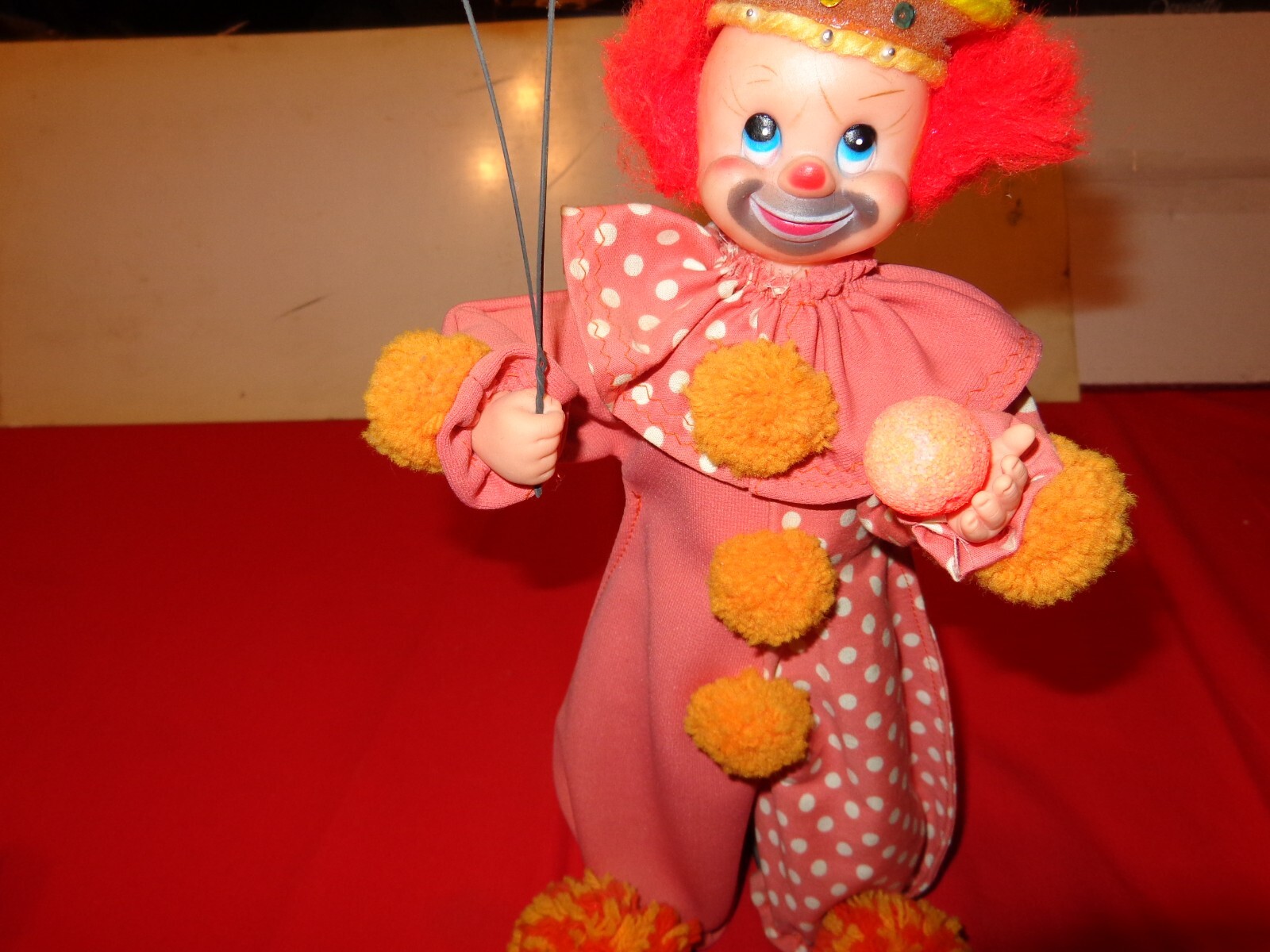 14 in VINTAGE HAPPY CLOWN DOLL BALLOONS & BALL GREAT COSTUME DESIGN UNIQUE # 683