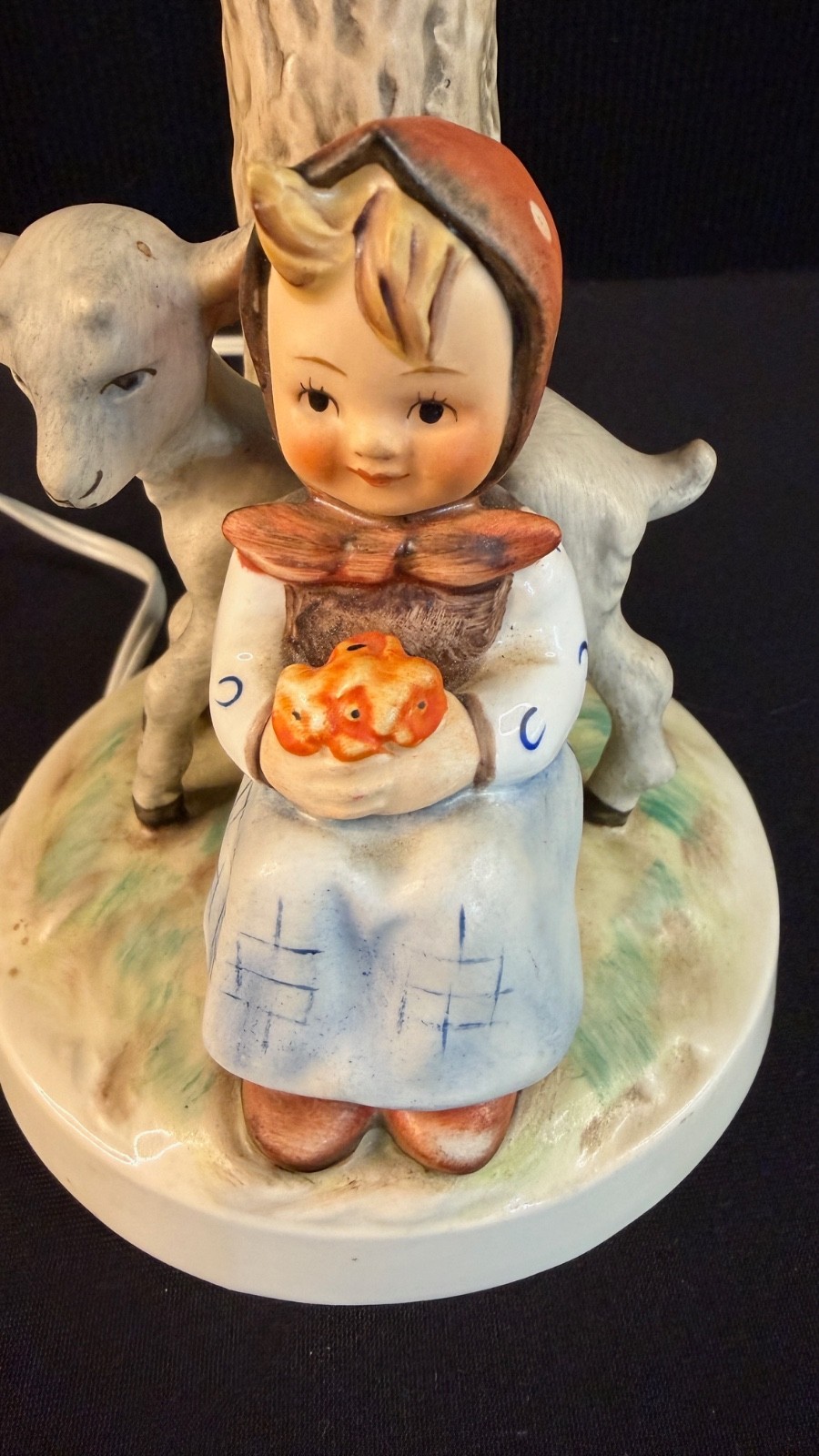 Hummel Figurine No.228 ” Good Friends” Table lamp 10″ High