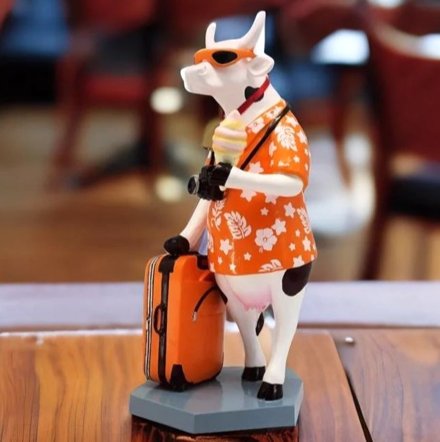 Cow Parade Figurine Vacation Travel Camera Luggage Milk Soft Serve Visitor