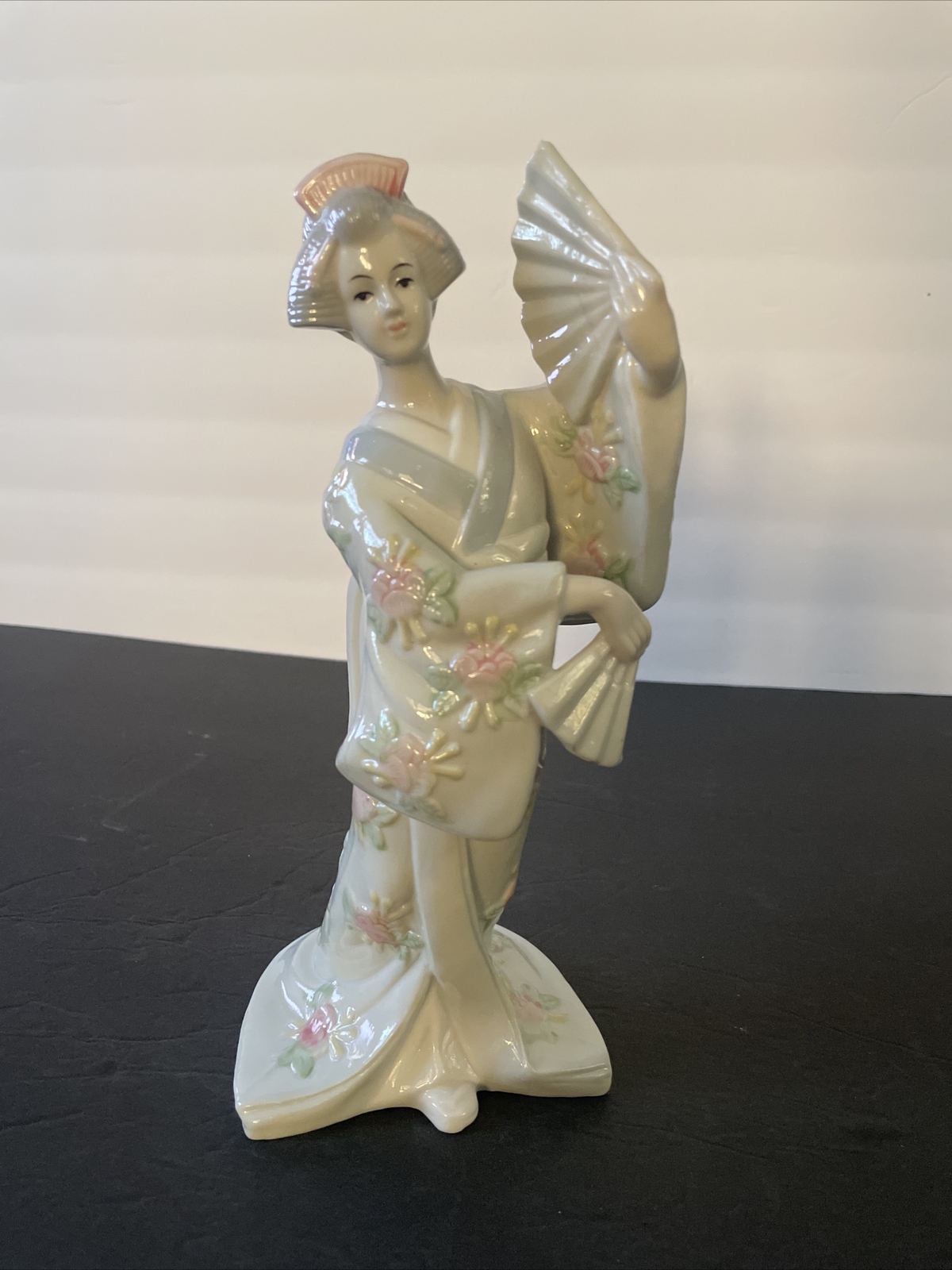 VIntage Porcelain Geisha Girl in Kimono with Fan Figurine Made In Taiwan