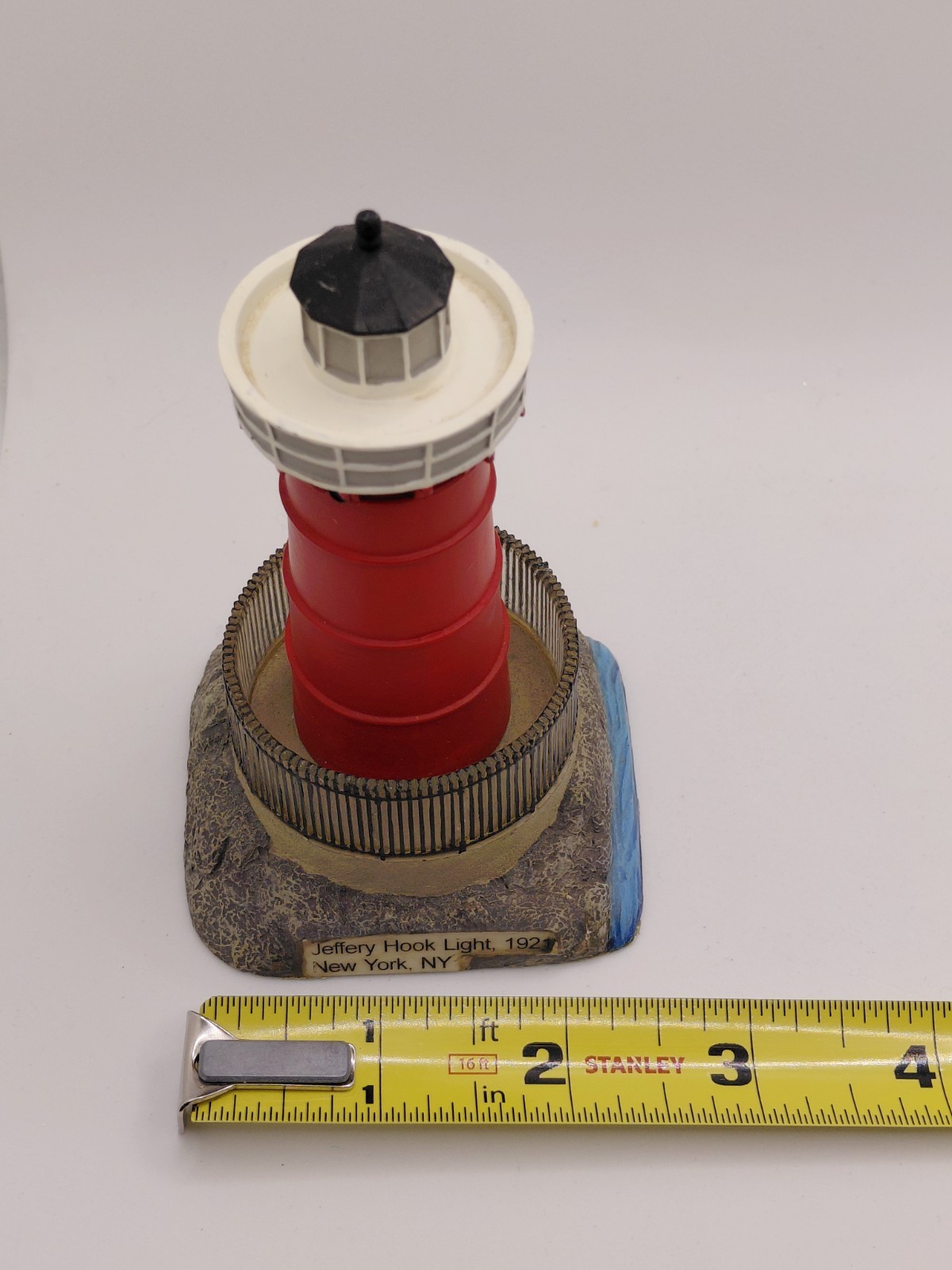 Lefton’s Historical American Lighthouse Figurine – Jeffrey Hook – New York