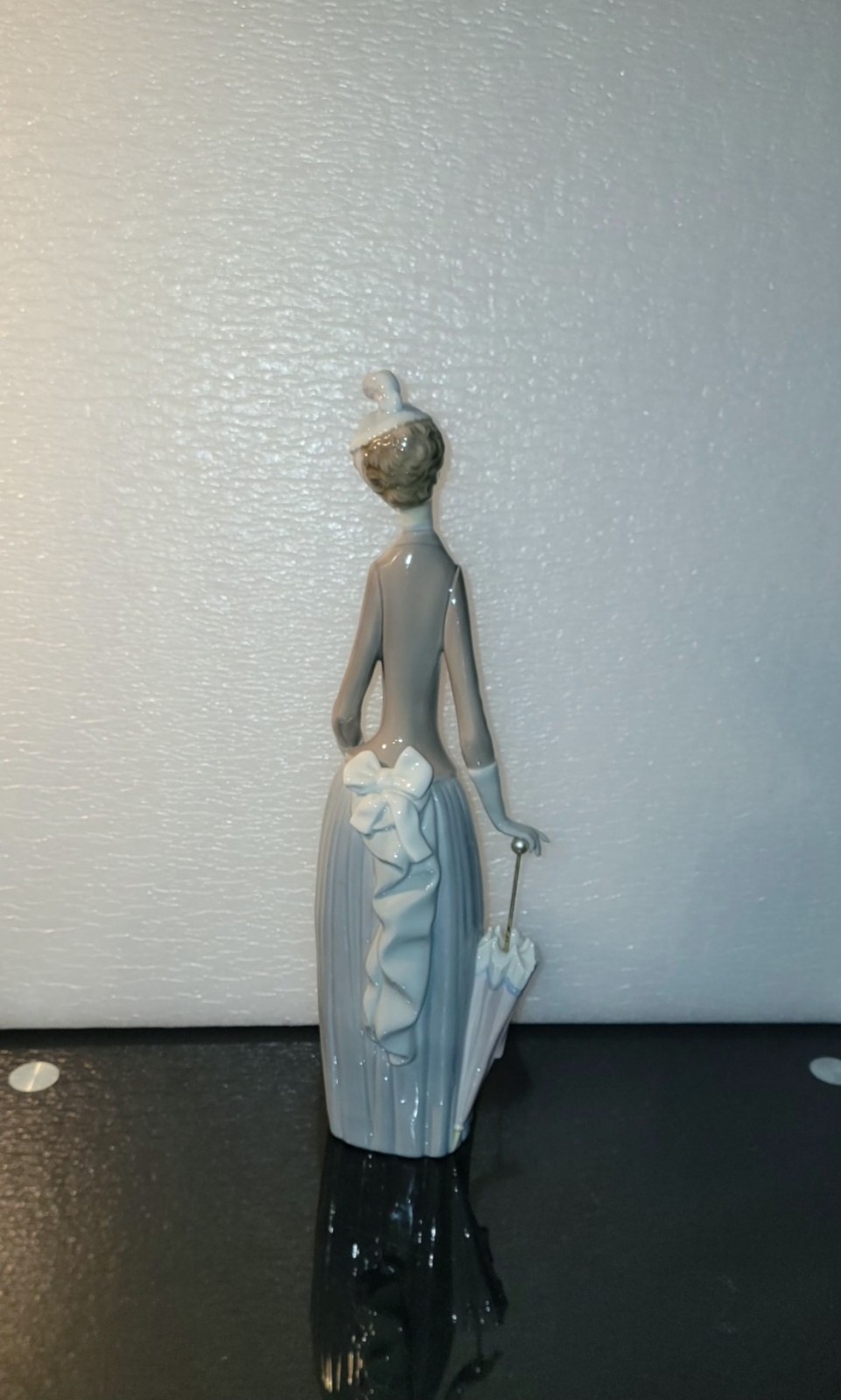 VINTAGE LLADRO SIGNED FIGURINE LADY WITH DOG AND UMBRELLA IN HAND 15″ HIGH