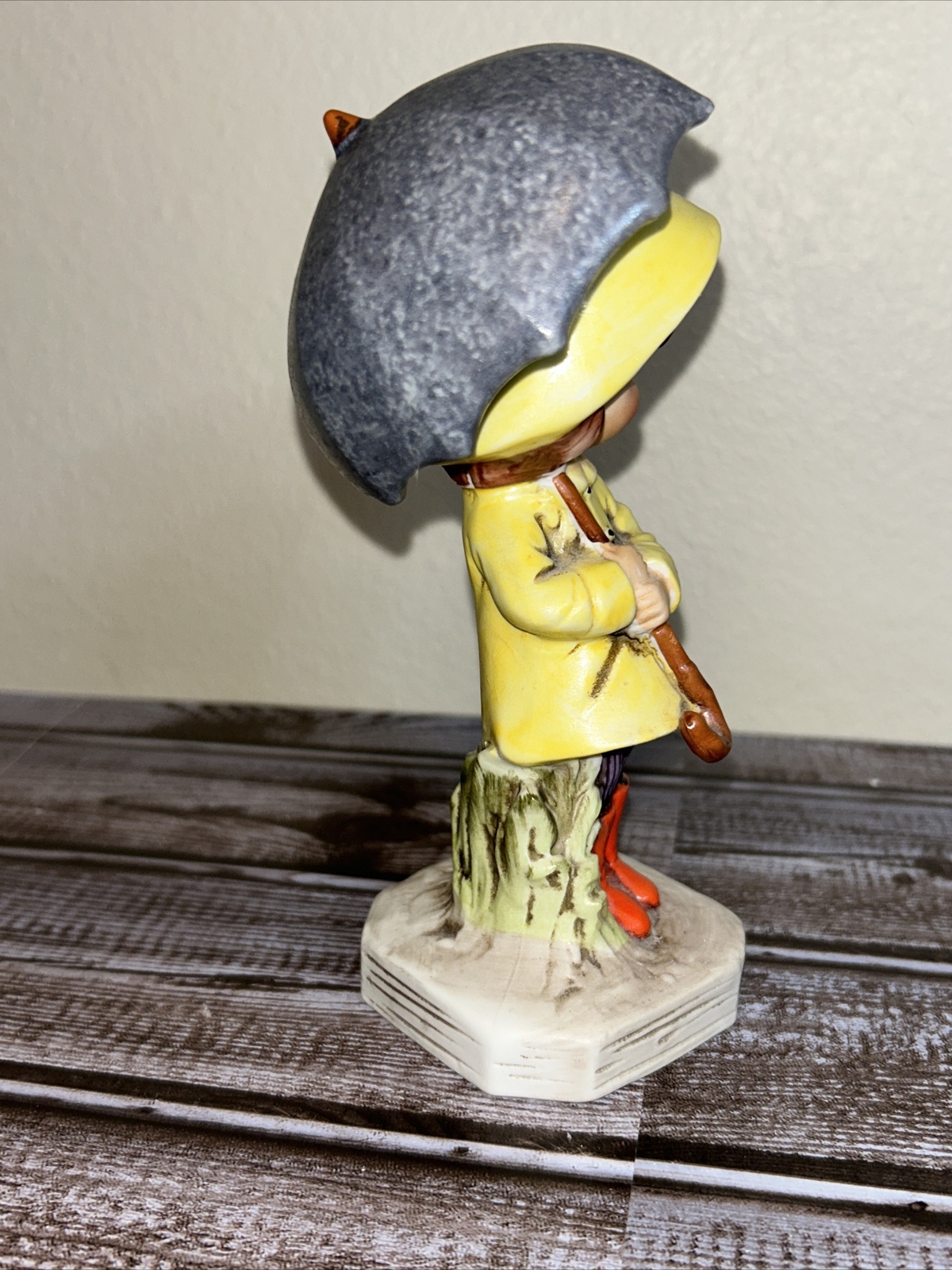 Gorham Moppets Girl With Umbrella Ceramic Figurine Fran Mar 1973 Japan