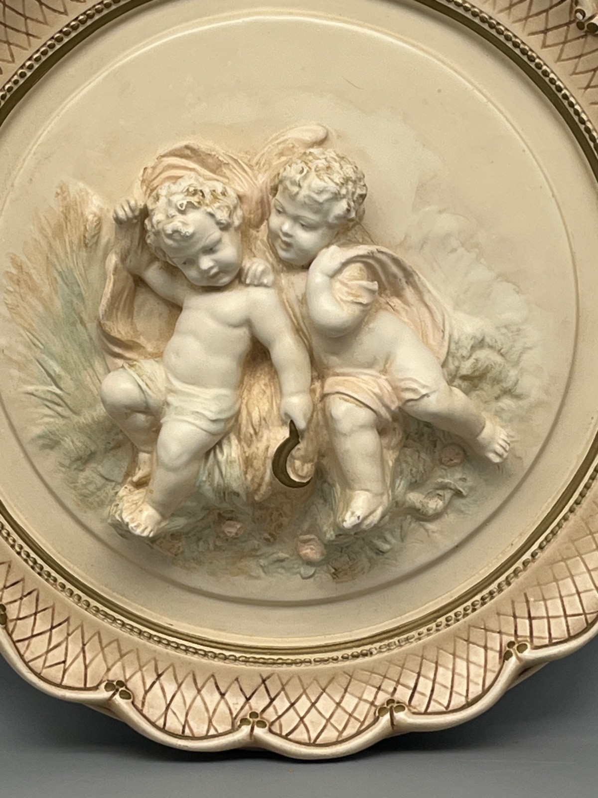 VTG Alexander Backer Chalkware Cherubs Raised Relief Scalloped Wall Plaque