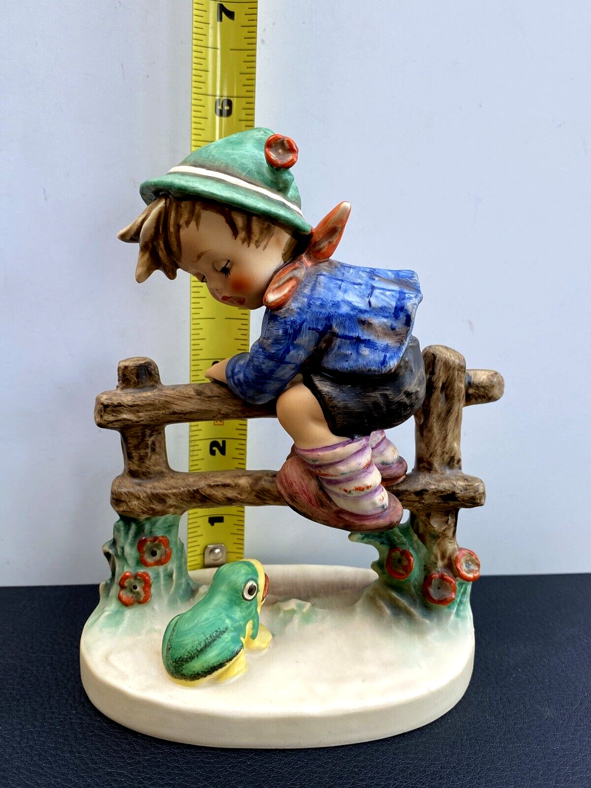 Hummel Goebel Figurine ”Retreat to Safety” 201/1 ..5.75 in” Tall