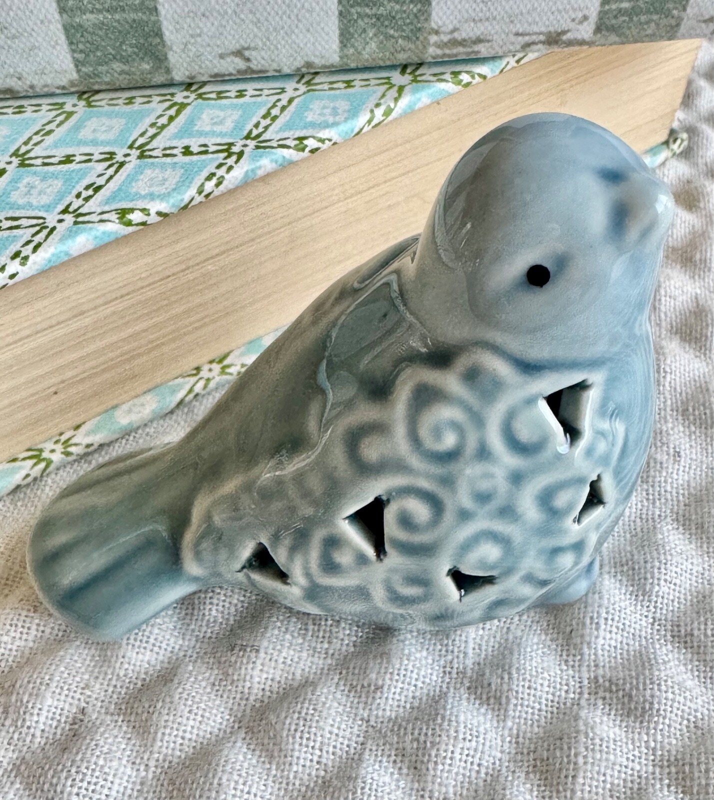 New Small French Country Cottage Scroll & Cutouts Blue Ceramic Upright Bird 3.5”