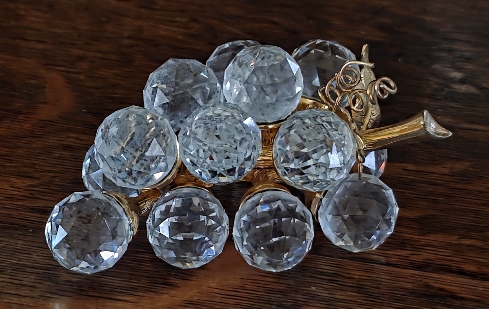 Swarovski Crystal Sparkling Fruit Collection 15 Grapes With Gold Leaves And Stem