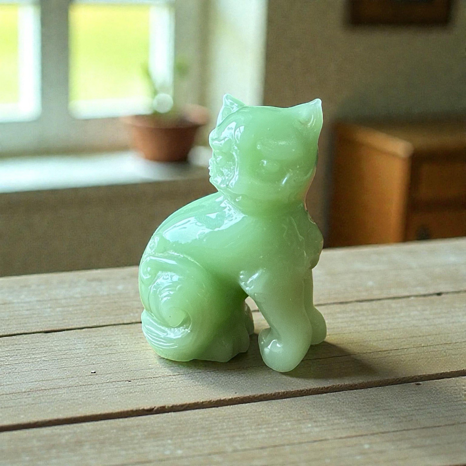 Franklin Mint Curio Cabinet Cat Figurine Ch’ing Dynasty Jade Glass 1986 Jadeite