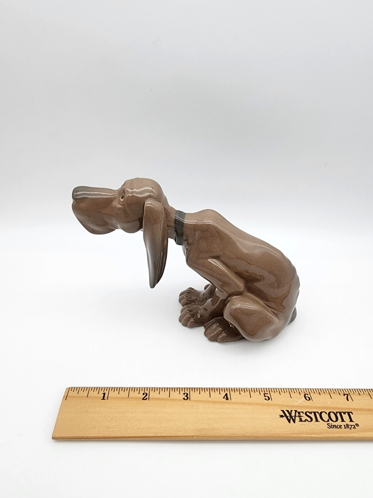 RETIRED LLADRO #5111 “TIMID DOG” SITTING BLOODHOUND 5″ GLOSSY FIGURINE EXCOND.!!