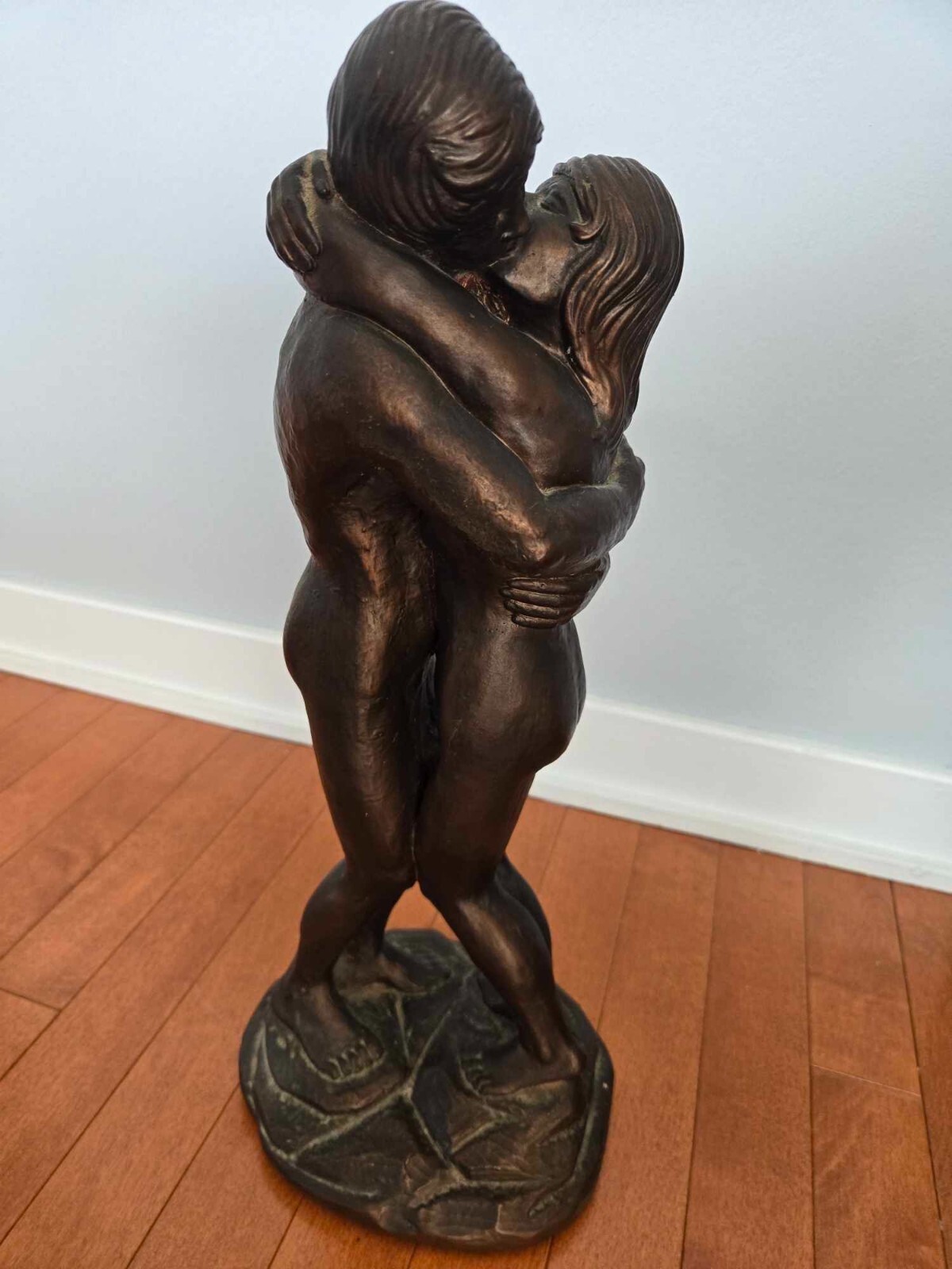 Vintage Nude Embracing Couple Resin Statue – Perfect Gift for Young Lovers