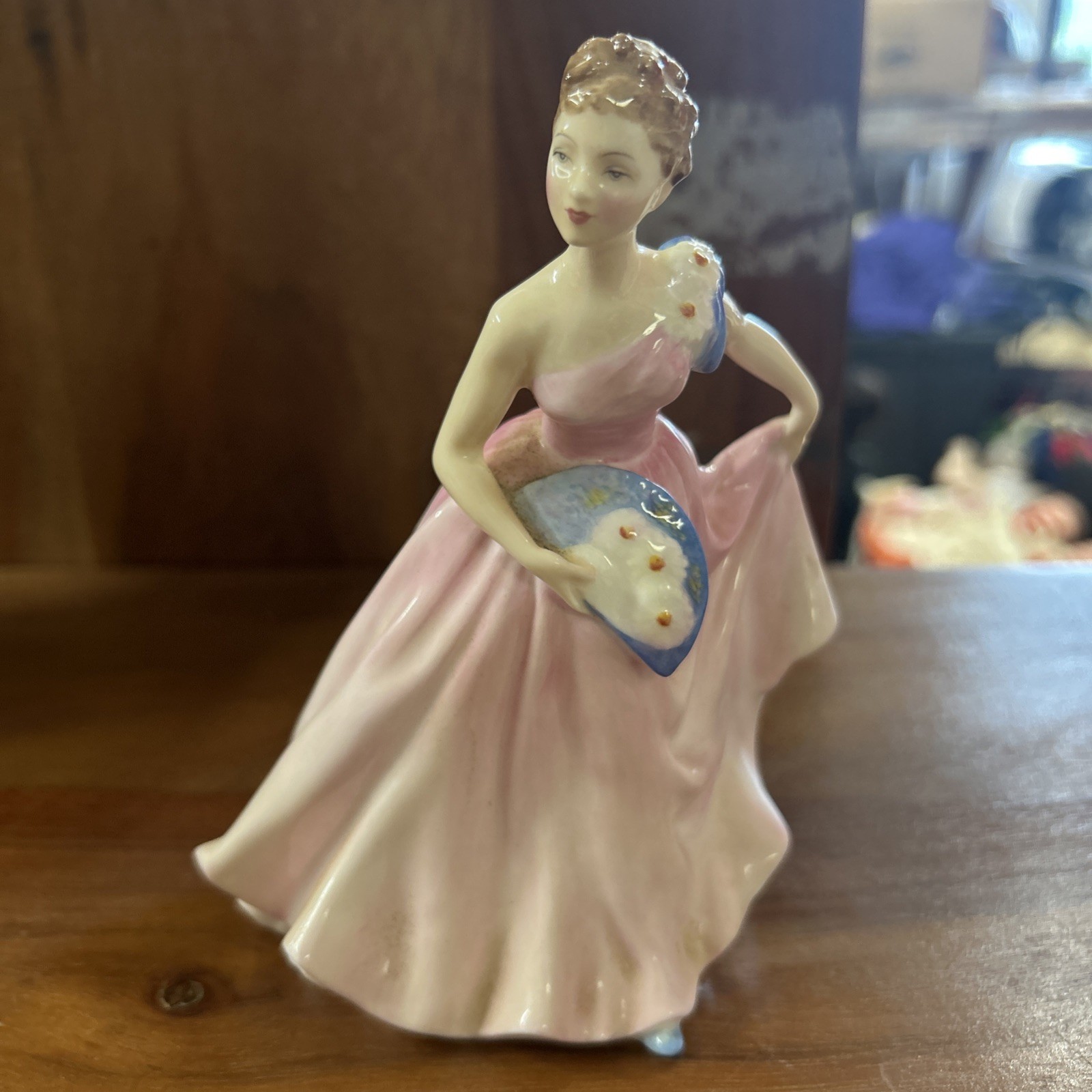 Royal Doulton Figurine “Invitation” HN2170 Bone China 1955 made in England 5.75″