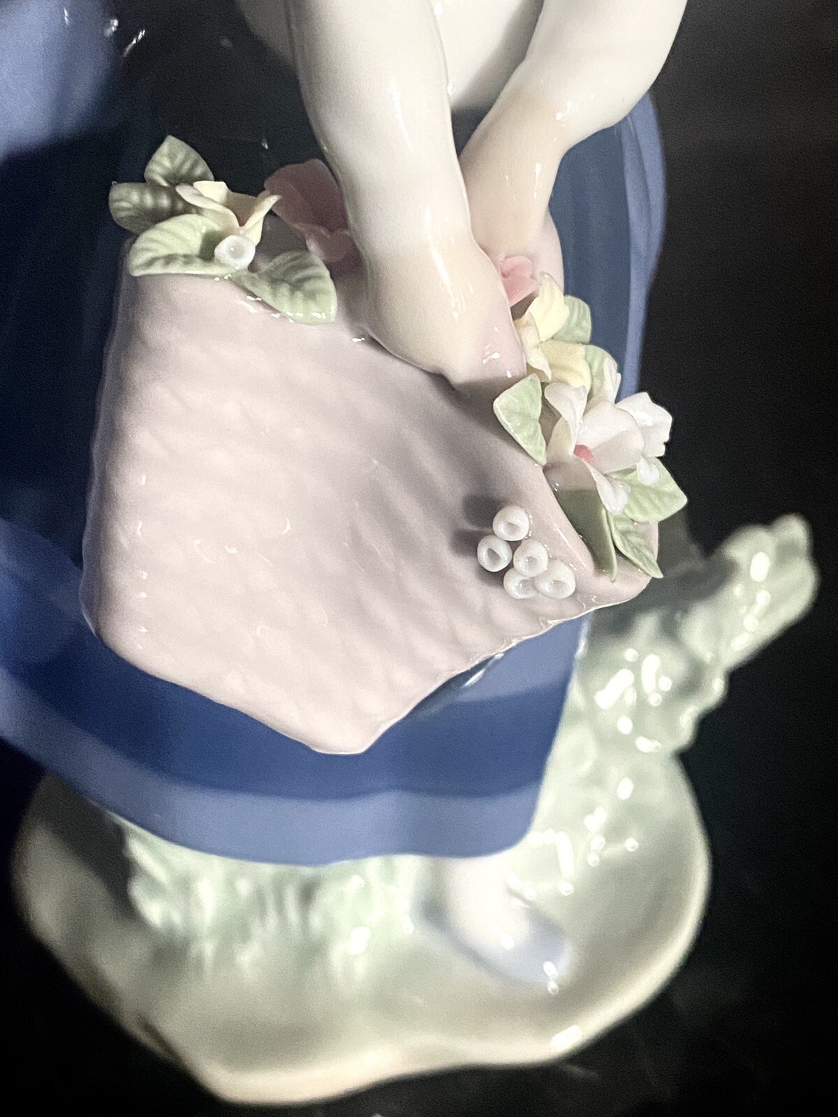 VINTAGE RETIRED LLADRO #5222 PRETTY PICKINGS GLAZED FINISH FIGURINE EXCELL COND
