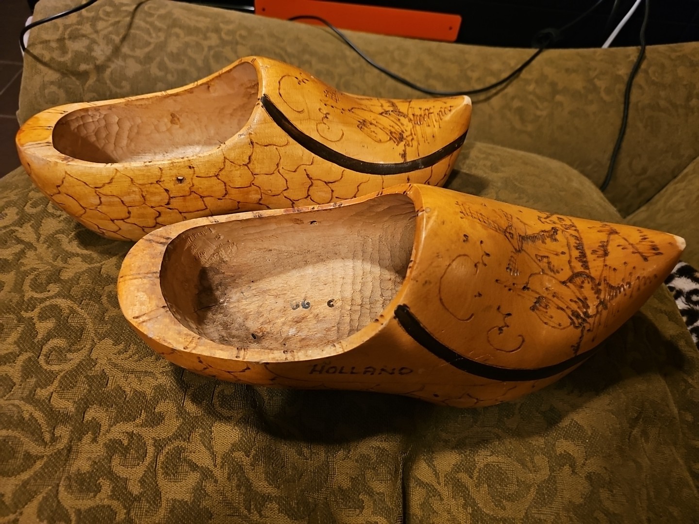 DUTCH WOODEN CLOGS 29 CM SIZE 45 MADE HOLLAND HAND CARVED TRADITIONAL SHOES 13.5