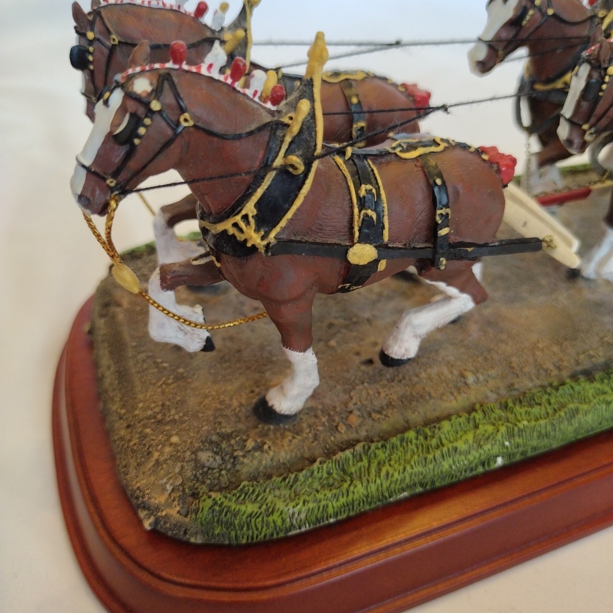 Vintage 2001 Danbury Mint Budweiser Clydesdales 21″ Statue w/Wooden Base