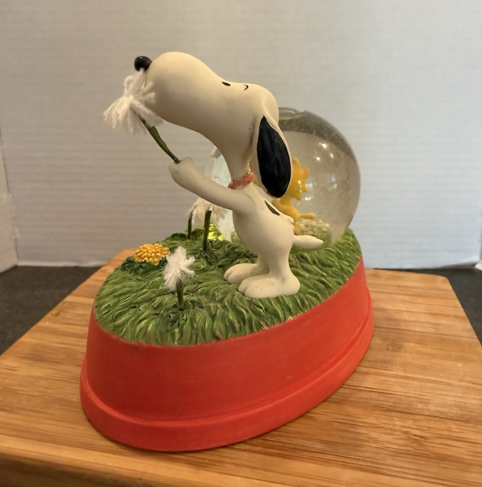 Hallmark Peanuts Gallery Snoopy & Woodstock Figurine W Snow Globe