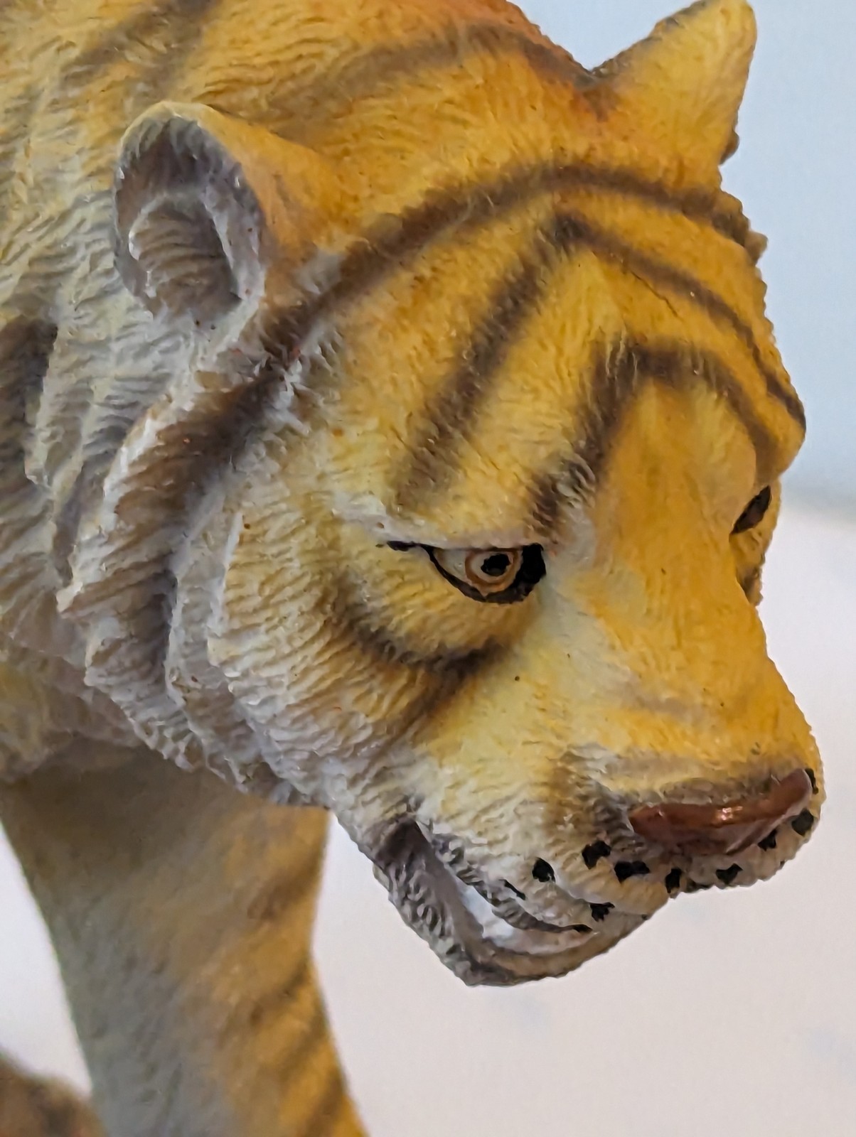 Bengal Tiger Resin Statue Figurine-Classic Wildlife Collection-Wood Base-6.5″H