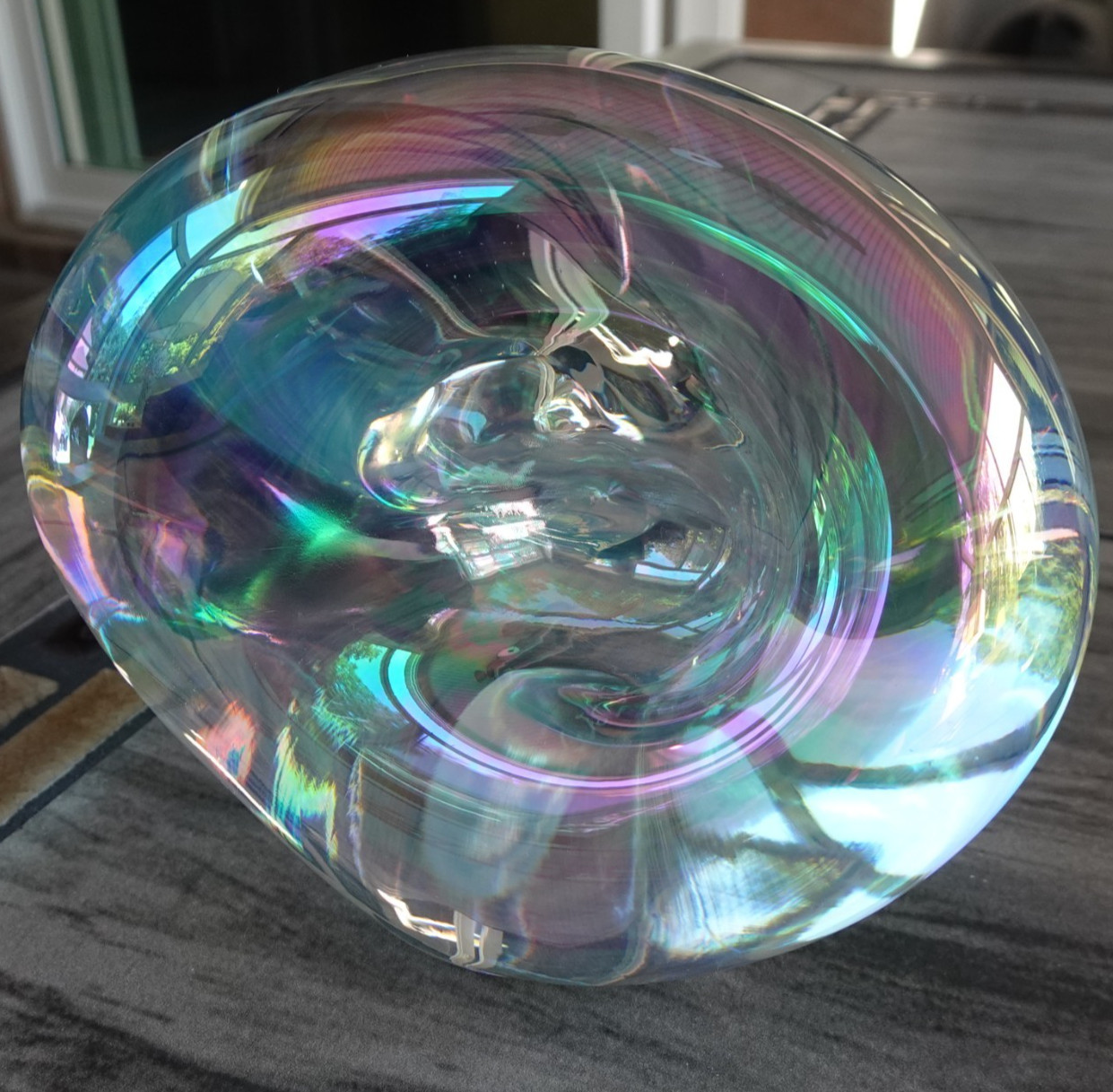 1998 Robert Eickholt Iridescent 4″ Pinch Art Glass Sculpture Paperweight