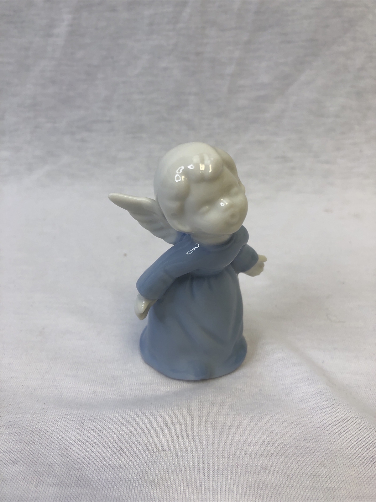 Single Small Kissing Porcelain Angle Blue and White Measuring 3 1/2″ tall