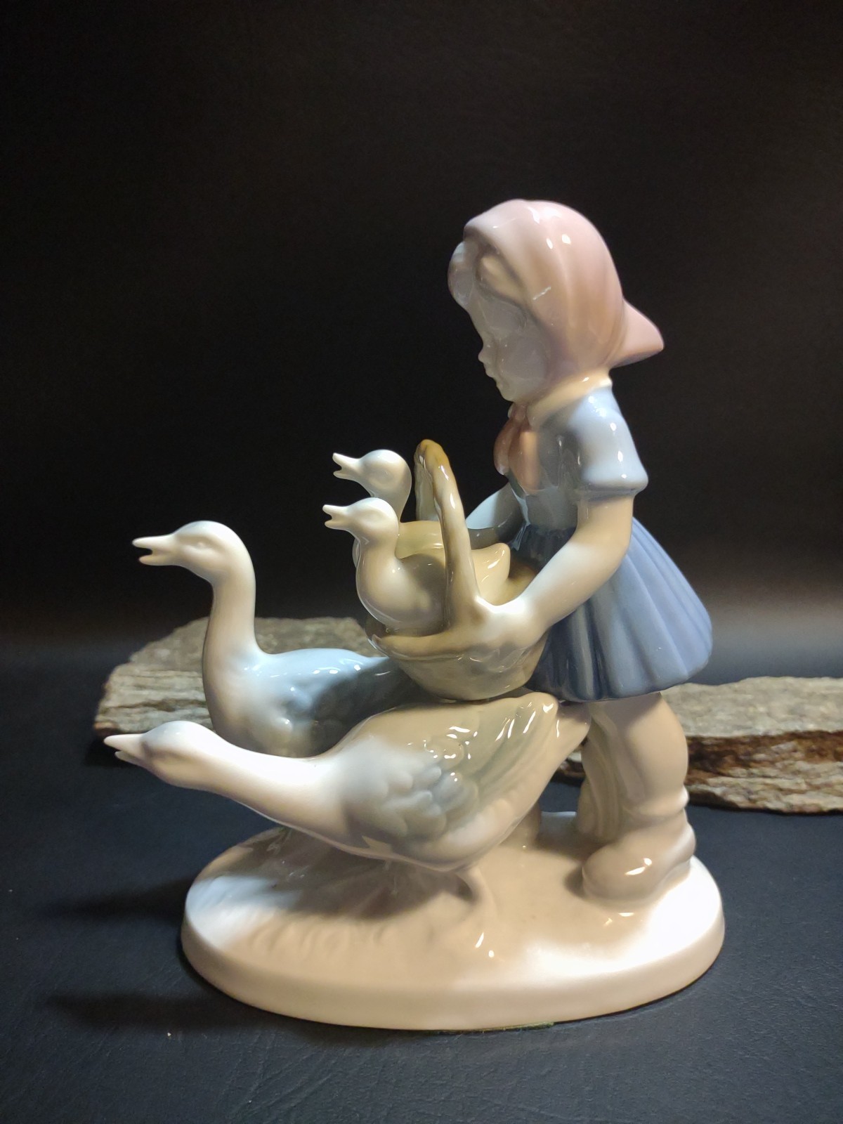 GErROLD PORZELLAN Bavaria West Germany Girl With Basket Geese Figurine 6 3/4″ T
