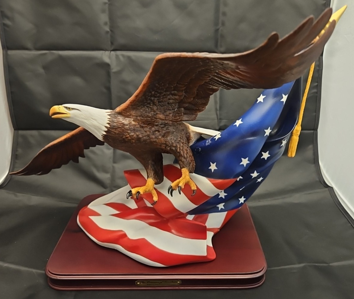 Franklin Mint PROMISE OF FREEDOM Sculpture Porcelain EAGLE W/ FLAG and BASE